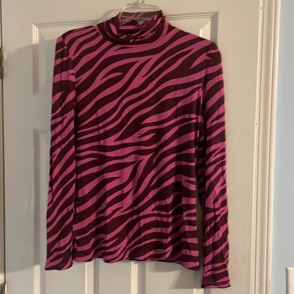 Ann Taylor Turtleneck Top. Size M. Pullover. NWT.